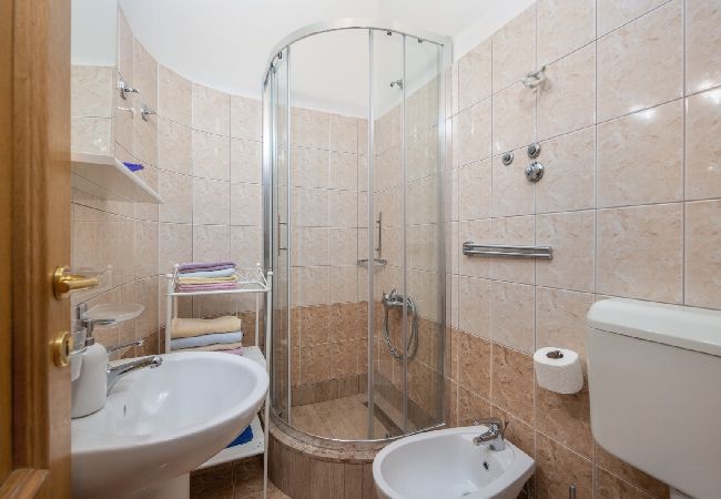 Апартаменты на Supetarska Draga - Apartment in Supetarska Draga with Seaview, Balcony, Air condition, WIFI (3321-4) Апартаменты на Supetarska Draga - Apartment in Supetarska Draga with Seaview, Balcony, Air condition, WIFI (3321-4)