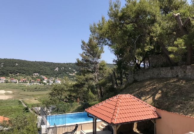 Апартаменты на Supetarska Draga - Apartment in Supetarska Draga with Seaview, Balcony, Air condition, WIFI (3321-4) Апартаменты на Supetarska Draga - Apartment in Supetarska Draga with Seaview, Balcony, Air condition, WIFI (3321-4)