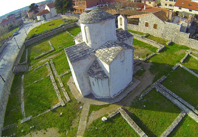 Квартира-студия на Nin - студио Апартамент в Нин c терраса, Спутниковое / кабельное телевидение, WIFI (864-2) Квартира-студия на Nin - студио Апартамент в Нин c терраса, Спутниковое / кабельное телевидение, WIFI (864-2)