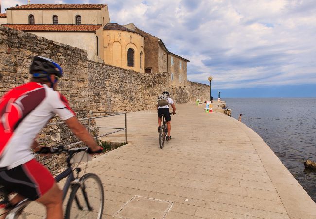 Апартаменты на Porec - Aпартамент в Пореч c балкон, Спутниковое / кабельное телевидение, WIFI (819-5) Апартаменты на Porec - Aпартамент в Пореч c балкон, Спутниковое / кабельное телевидение, WIFI (819-5)