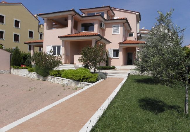 Апартаменты на Premantura - Ferienwohnung in Premantura mit Terrasse, Klimaanlage, W-LAN, Waschmaschine (3352-28) Апартаменты на Premantura - Ferienwohnung in Premantura mit Terrasse, Klimaanlage, W-LAN, Waschmaschine (3352-28)