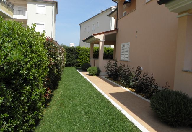 Апартаменты на Premantura - Ferienwohnung in Premantura mit Terrasse, Klimaanlage, W-LAN, Waschmaschine (3352-28) Апартаменты на Premantura - Ferienwohnung in Premantura mit Terrasse, Klimaanlage, W-LAN, Waschmaschine (3352-28)