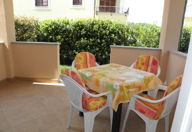 Апартаменты на Premantura - Ferienwohnung in Premantura mit Terrasse, Klimaanlage, W-LAN, Waschmaschine (3352-28) Апартаменты на Premantura - Ferienwohnung in Premantura mit Terrasse, Klimaanlage, W-LAN, Waschmaschine (3352-28)