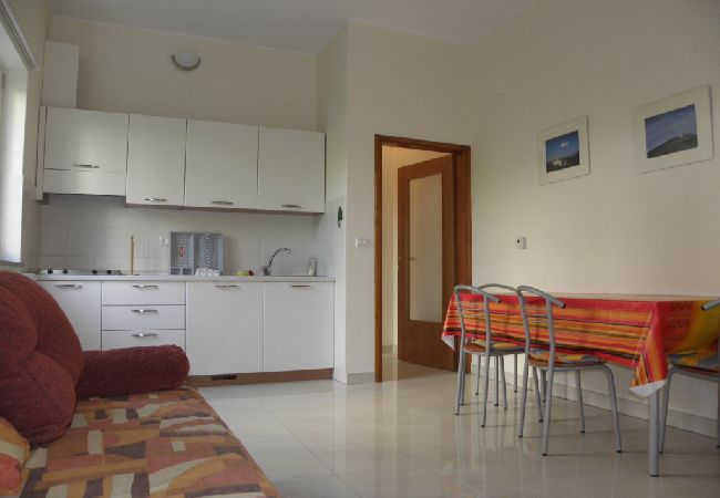 Апартаменты на Premantura - Ferienwohnung in Premantura mit Terrasse, Klimaanlage, W-LAN, Waschmaschine (3352-28) Апартаменты на Premantura - Ferienwohnung in Premantura mit Terrasse, Klimaanlage, W-LAN, Waschmaschine (3352-28)