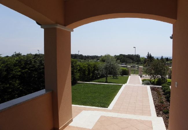 Апартаменты на Premantura - Ferienwohnung in Premantura mit Terrasse, Klimaanlage, W-LAN, Waschmaschine (3352-28) Апартаменты на Premantura - Ferienwohnung in Premantura mit Terrasse, Klimaanlage, W-LAN, Waschmaschine (3352-28)