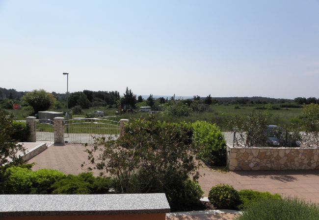 Апартаменты на Premantura - Ferienwohnung in Premantura mit Terrasse, Klimaanlage, W-LAN, Waschmaschine (3352-28) Апартаменты на Premantura - Ferienwohnung in Premantura mit Terrasse, Klimaanlage, W-LAN, Waschmaschine (3352-28)