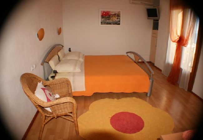 Квартира-студия на Bol - студио Апартамент в Бол c Вид на море, балкон, Спутниковое / кабельное телевидение, WIFI (3417-3) Квартира-студия на Bol - студио Апартамент в Бол c Вид на море, балкон, Спутниковое / кабельное телевидение, WIFI (3417-3)