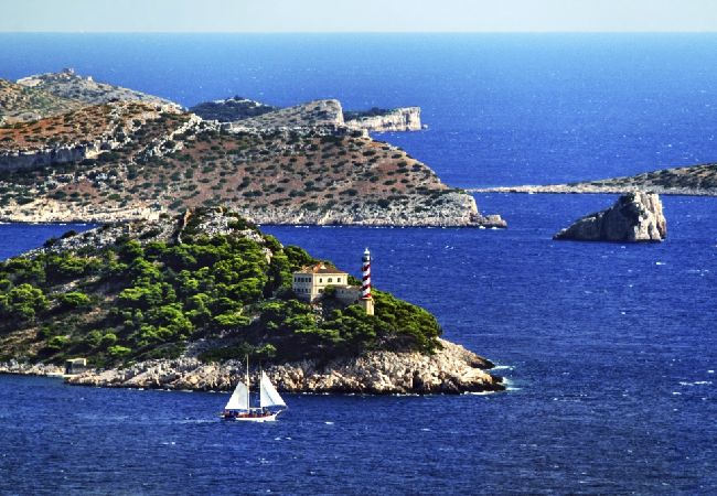 Дом на Kornati - Дом Робинзона в Жуте с видом на море, террасой (3467-1) Дом на Kornati - Дом Робинзона в Жуте с видом на море, террасой (3467-1)