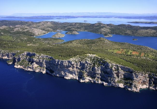 Дом на Kornati - Дом Робинзона в Жуте с видом на море, террасой (3467-1) Дом на Kornati - Дом Робинзона в Жуте с видом на море, террасой (3467-1)