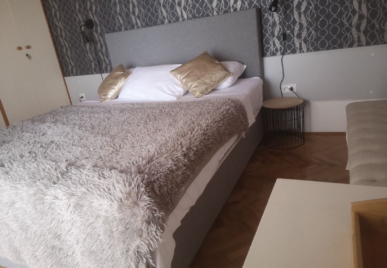 Rent by room на Pakoštane - Комната в Пакоштане c Вид на море, балкон, Спутниковое / кабельное телевидение, WIFI (3475-6)