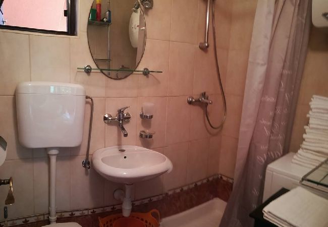 Дом на Vinišce - дом отдыха в Vinišće c Вид на море, балкон, Спутниковое / кабельное телевидение, WIFI (3484-1) Дом на Vinišce - дом отдыха в Vinišće c Вид на море, балкон, Спутниковое / кабельное телевидение, WIFI (3484-1)