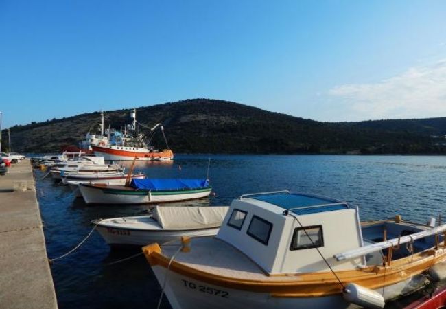 Дом на Vinišce - дом отдыха в Vinišće c Вид на море, балкон, Спутниковое / кабельное телевидение, WIFI (3484-1) Дом на Vinišce - дом отдыха в Vinišće c Вид на море, балкон, Спутниковое / кабельное телевидение, WIFI (3484-1)