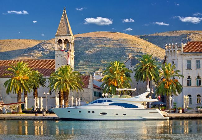 Дом на Vinišce - дом отдыха в Vinišće c Вид на море, балкон, Спутниковое / кабельное телевидение, WIFI (3484-1) Дом на Vinišce - дом отдыха в Vinišće c Вид на море, балкон, Спутниковое / кабельное телевидение, WIFI (3484-1)