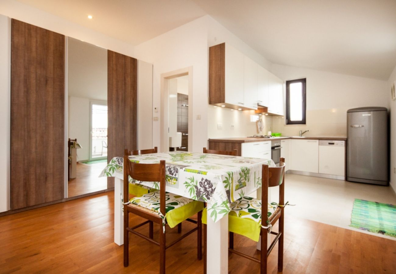 Апартаменты на Rovinj - Ferienwohnung in Rovinj mit Meerblick, Balkon, Klimaanlage, W-LAN (3482-10)