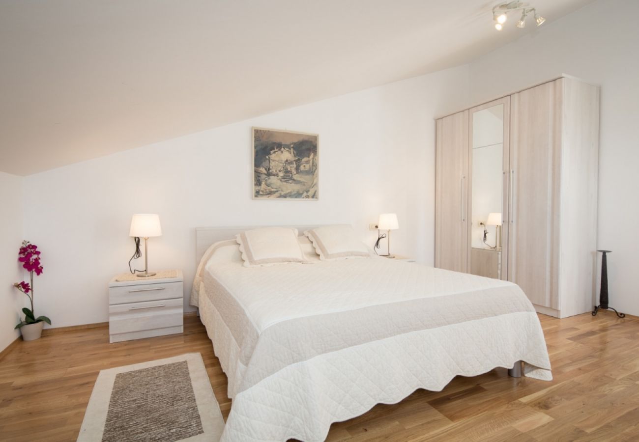 Апартаменты на Rovinj - Ferienwohnung in Rovinj mit Meerblick, Balkon, Klimaanlage, W-LAN (3482-11)