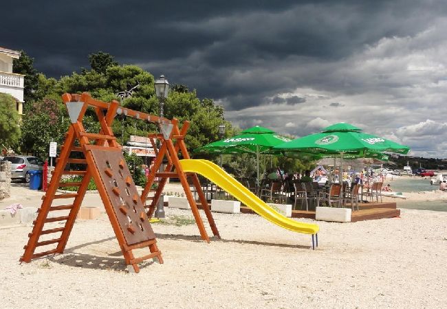 Апартаменты на Pakoštane - Aпартамент в Пакоштане c терраса, Спутниковое / кабельное телевидение, WIFI, Балкон / Терраса (3548-2) Апартаменты на Pakoštane - Aпартамент в Пакоштане c терраса, Спутниковое / кабельное телевидение, WIFI, Балкон / Терраса (3548-2)