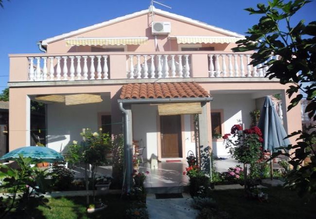 Апартаменты на Privlaka - Apartment in Privlaka with Seaview, Terrace, Air condition, WIFI (3591-2) Апартаменты на Privlaka - Apartment in Privlaka with Seaview, Terrace, Air condition, WIFI (3591-2)