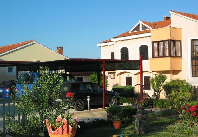 Апартаменты на Privlaka - Ferienwohnung in Privlaka mit Terrasse, Klimaanlage, W-LAN, Waschmaschine (821-2) Апартаменты на Privlaka - Ferienwohnung in Privlaka mit Terrasse, Klimaanlage, W-LAN, Waschmaschine (821-2)