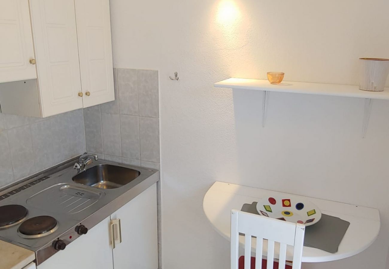 Квартира-студия на Bol - Studioapartment in Bol mit Balkon, Klimaanlage, W-LAN, Waschmaschine (3634-3)