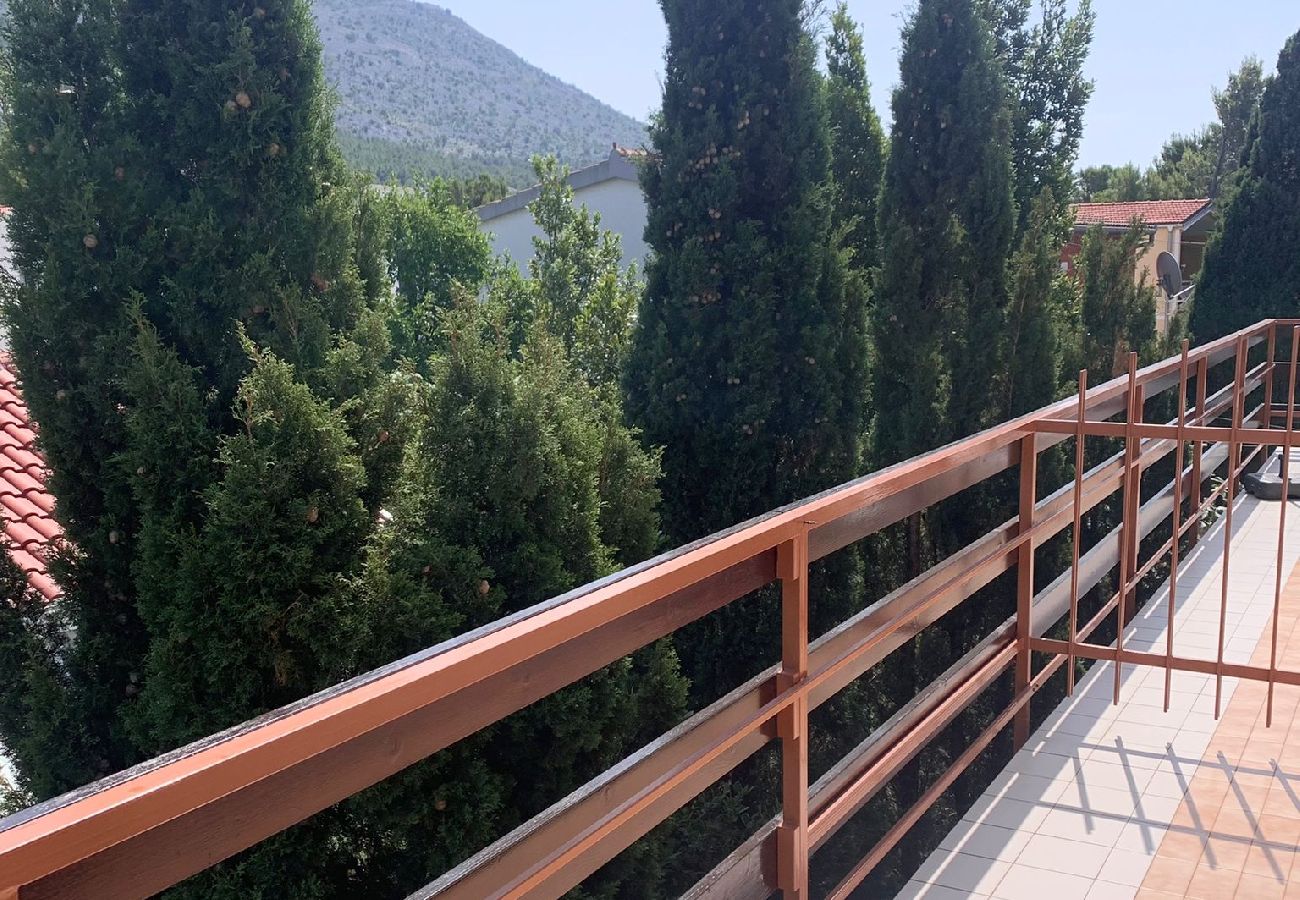 Rent by room на Starigrad - Комната в Стариград Пакленица c терраса, Спутниковое / кабельное телевидение, WIFI (627-6)