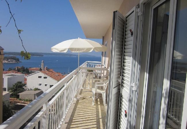 Квартира-студия на Hvar - Квартира-студия в городе Хвар с видом на море, балконом, кондиционером, Wi-Fi (3666-1) Квартира-студия на Hvar - Квартира-студия в городе Хвар с видом на море, балконом, кондиционером, Wi-Fi (3666-1)