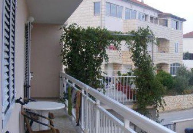 Квартира-студия на Hvar - Квартира-студия в городе Хвар с видом на море, балконом, кондиционером, Wi-Fi (3666-1) Квартира-студия на Hvar - Квартира-студия в городе Хвар с видом на море, балконом, кондиционером, Wi-Fi (3666-1)