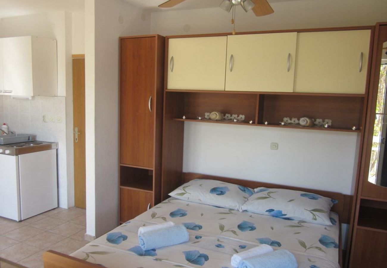 Квартира-студия на Hvar - Studioapartment in Hvar-Stadt mit Meerblick, Balkon, Klimaanlage, W-LAN (3666-1)