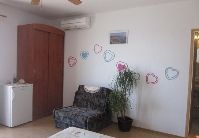Rent by room на Hvar - Номер в городе Хвар с видом на море, террасой, кондиционером, Wi-Fi (3666-3) Rent by room на Hvar - Номер в городе Хвар с видом на море, террасой, кондиционером, Wi-Fi (3666-3)