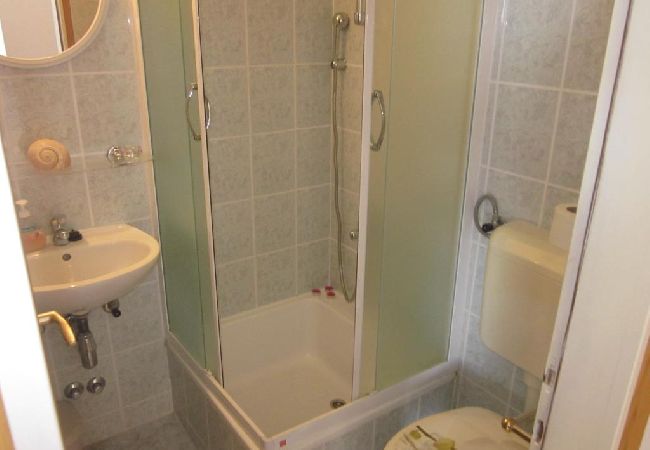 Rent by room на Hvar - Номер в городе Хвар с видом на море, террасой, кондиционером, Wi-Fi (3666-3) Rent by room на Hvar - Номер в городе Хвар с видом на море, террасой, кондиционером, Wi-Fi (3666-3)