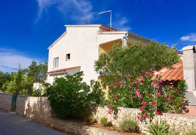 Апартаменты на Ražanj - Aпартамент в Ražanj c Вид на море, терраса, Спутниковое / кабельное телевидение, WIFI (3743-1) Апартаменты на Ražanj - Aпартамент в Ražanj c Вид на море, терраса, Спутниковое / кабельное телевидение, WIFI (3743-1)