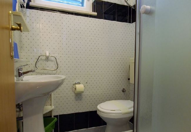 Апартаменты на Rab - Aпартамент в Раб c Вид на море, балкон, WIFI, Балкон / Терраса (3728-1) Апартаменты на Rab - Aпартамент в Раб c Вид на море, балкон, WIFI, Балкон / Терраса (3728-1)