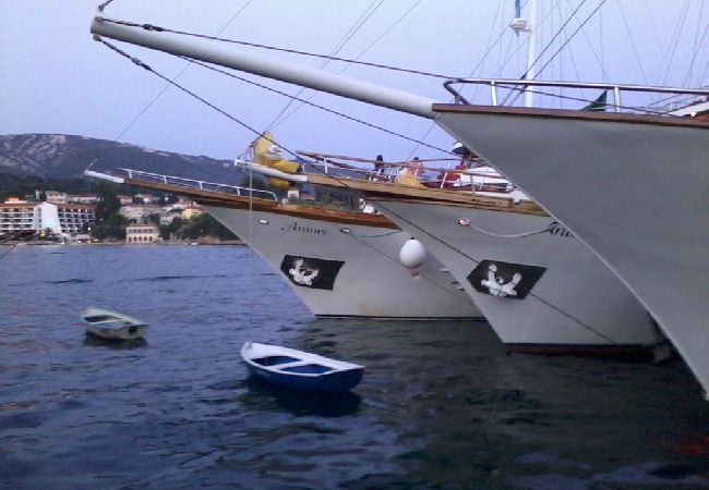 Апартаменты на Rab - Aпартамент в Раб c Вид на море, балкон, WIFI, Балкон / Терраса (3728-1) Апартаменты на Rab - Aпартамент в Раб c Вид на море, балкон, WIFI, Балкон / Терраса (3728-1)