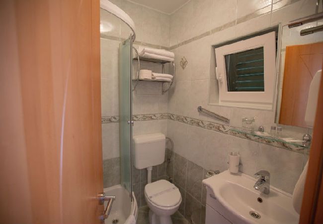 Rent by room на Novalja - Комната в Новалья c Спутниковое / кабельное телевидение, WIFI (3764-3) Rent by room на Novalja - Комната в Новалья c Спутниковое / кабельное телевидение, WIFI (3764-3)