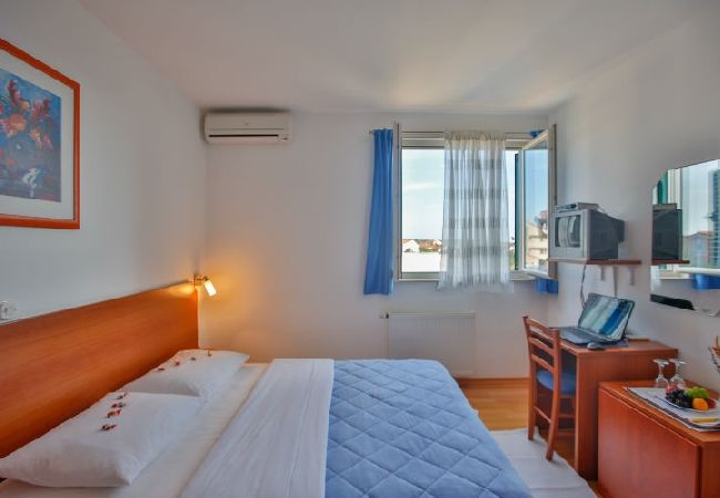 Rent by room на Novalja - Комната в Новалья c Спутниковое / кабельное телевидение, WIFI (3764-9) Rent by room на Novalja - Комната в Новалья c Спутниковое / кабельное телевидение, WIFI (3764-9)