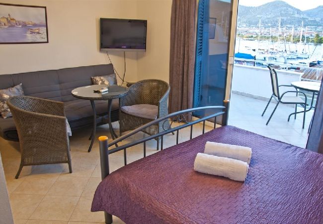 Апартаменты на Trogir - Aпартамент в Трогир c Вид на море, терраса, Спутниковое / кабельное телевидение, WIFI (3788-2) Апартаменты на Trogir - Aпартамент в Трогир c Вид на море, терраса, Спутниковое / кабельное телевидение, WIFI (3788-2)