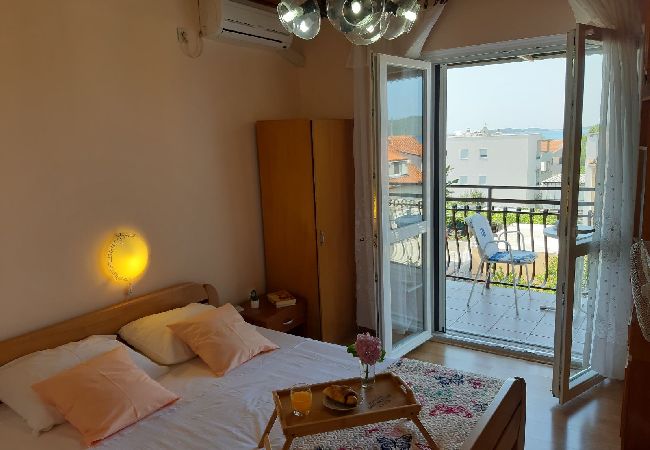 Апартаменты на Šibenik-Brodarica - Apartment in Brodarica with Seaview, Balcony, Air condition, WIFI (3814-2) Апартаменты на Šibenik-Brodarica - Apartment in Brodarica with Seaview, Balcony, Air condition, WIFI (3814-2)