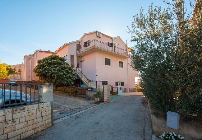 Апартаменты на Šibenik-Brodarica - Apartment in Brodarica with Seaview, Balcony, Air condition, WIFI (3814-2) Апартаменты на Šibenik-Brodarica - Apartment in Brodarica with Seaview, Balcony, Air condition, WIFI (3814-2)