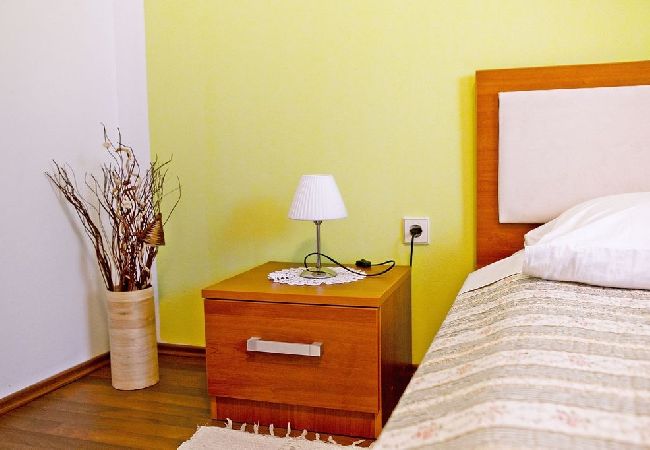 Апартаменты на Poljana - Квартира для отдыха в Поляне с видом на море, террасой, кондиционером, Wi-Fi (3617-5) Апартаменты на Poljana - Квартира для отдыха в Поляне с видом на море, террасой, кондиционером, Wi-Fi (3617-5)