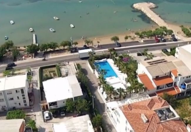 Апартаменты на Duce - Ferienwohnung in Duće mit Terrasse, Klimaanlage, W-LAN, Waschmaschine (4173-5) Апартаменты на Duce - Ferienwohnung in Duće mit Terrasse, Klimaanlage, W-LAN, Waschmaschine (4173-5)