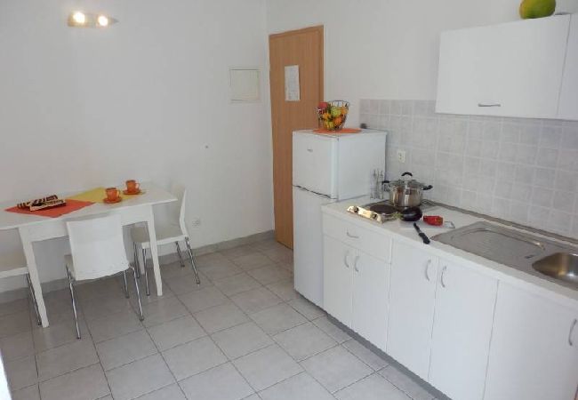 Апартаменты на Duce - Ferienwohnung in Duće mit Meerblick, Terrasse, Klimaanlage, W-LAN (4173-12) Апартаменты на Duce - Ferienwohnung in Duće mit Meerblick, Terrasse, Klimaanlage, W-LAN (4173-12)