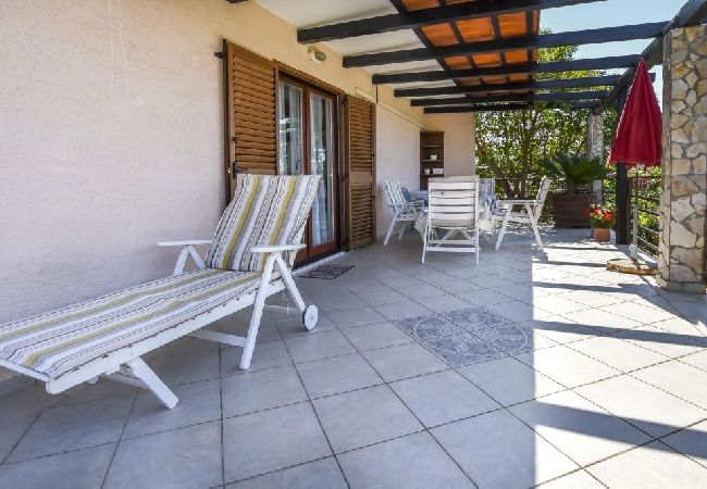 Апартаменты на Rogoznica - Aпартамент в Рогозница c терраса, Спутниковое / кабельное телевидение, WIFI, инвалидности (3338-2) Апартаменты на Rogoznica - Aпартамент в Рогозница c терраса, Спутниковое / кабельное телевидение, WIFI, инвалидности (3338-2)