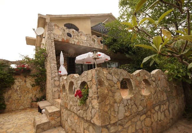 Апартаменты на Murter - Aпартамент в Муртер c терраса, Спутниковое / кабельное телевидение, WIFI, Балкон / Терраса (125-4) Апартаменты на Murter - Aпартамент в Муртер c терраса, Спутниковое / кабельное телевидение, WIFI, Балкон / Терраса (125-4)