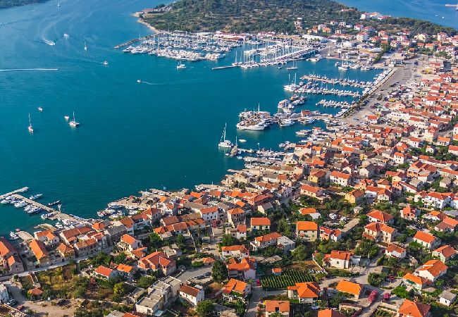 Апартаменты на Murter - Aпартамент в Муртер c терраса, Спутниковое / кабельное телевидение, WIFI, Балкон / Терраса (125-4) Апартаменты на Murter - Aпартамент в Муртер c терраса, Спутниковое / кабельное телевидение, WIFI, Балкон / Терраса (125-4)