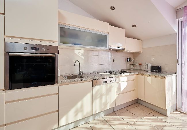 Апартаменты на Trogir - Ferienwohnung in Trogir mit Terrasse, Klimaanlage, W-LAN, Waschmaschine (4215-1) Апартаменты на Trogir - Ferienwohnung in Trogir mit Terrasse, Klimaanlage, W-LAN, Waschmaschine (4215-1)