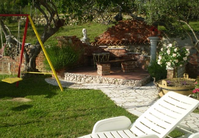 Апартаменты на Kampor - Aпартамент в Кампор c терраса, WIFI (4235-4) Апартаменты на Kampor - Aпартамент в Кампор c терраса, WIFI (4235-4)