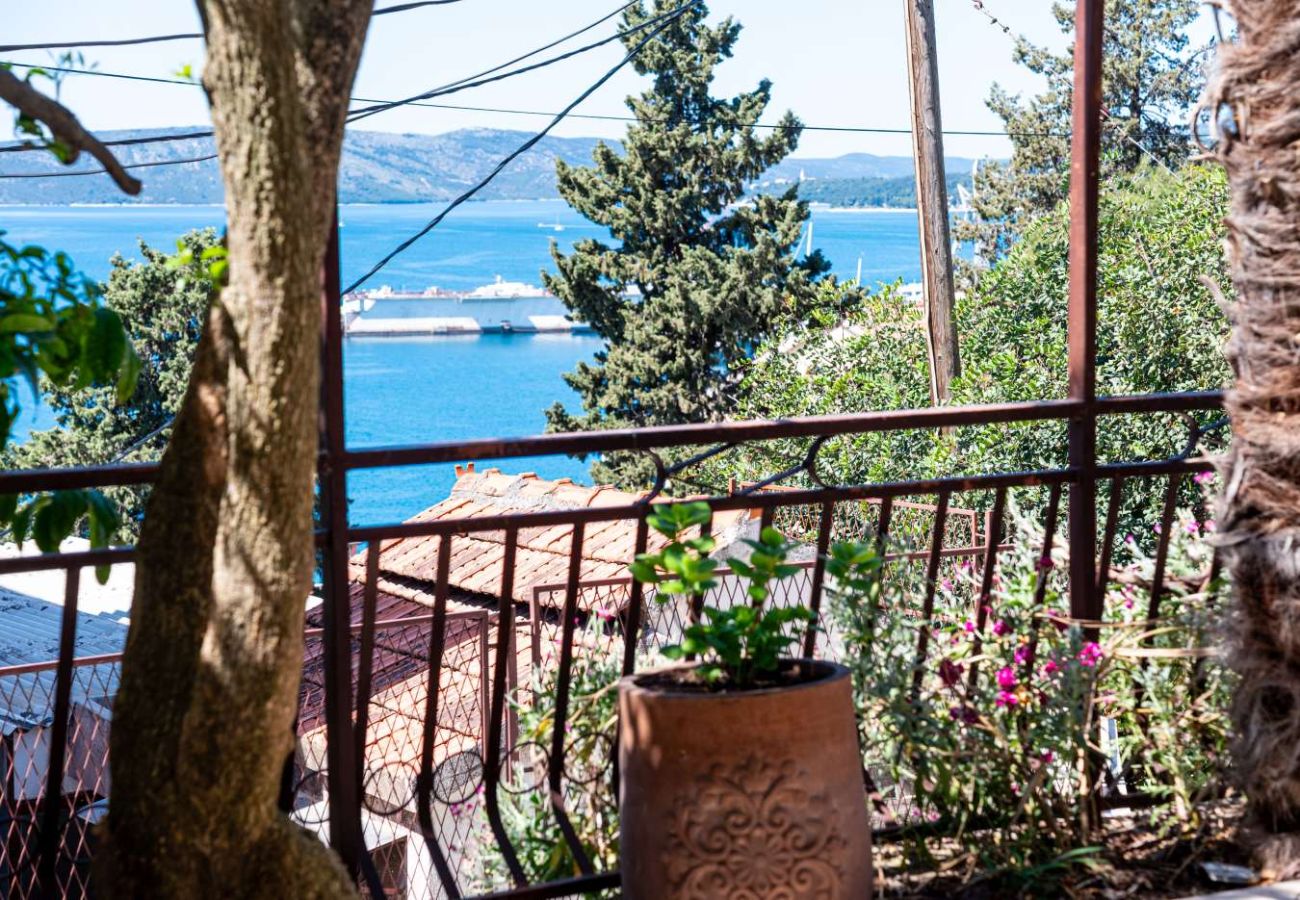 Апартаменты на Trogir - Aпартамент в Трогир c Вид на море, терраса, Спутниковое / кабельное телевидение, WIFI (3459-3)