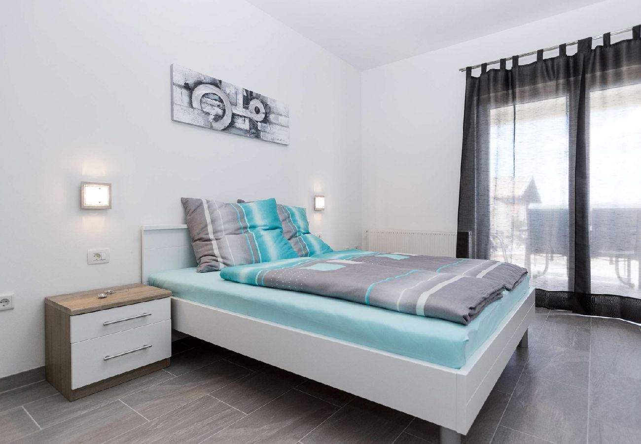 Апартаменты на Crikvenica - Ferienwohnung in Crikvenica mit Meerblick, Terrasse, Klimaanlage, W-LAN (4267-4)