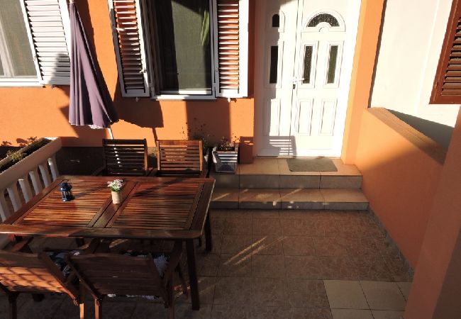 Апартаменты на Biograd na moru - Апартаменты для отдыха в Биограде-на-Мору с террасой, кондиционером, Wi-Fi (4269-2) Апартаменты на Biograd na moru - Апартаменты для отдыха в Биограде-на-Мору с террасой, кондиционером, Wi-Fi (4269-2)