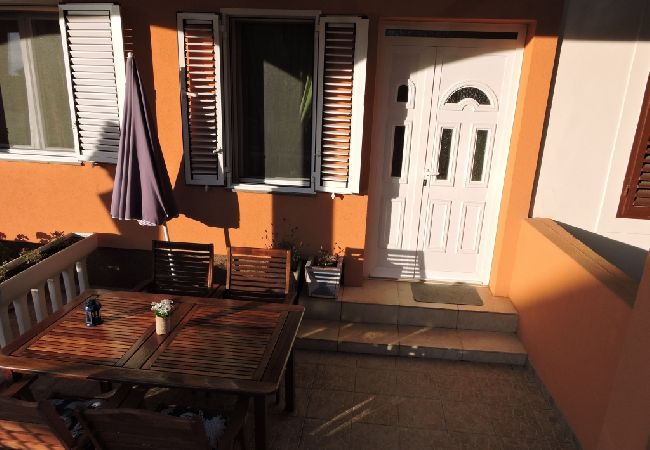 Апартаменты на Biograd na moru - Апартаменты для отдыха в Биограде-на-Мору с террасой, кондиционером, Wi-Fi (4269-2) Апартаменты на Biograd na moru - Апартаменты для отдыха в Биограде-на-Мору с террасой, кондиционером, Wi-Fi (4269-2)