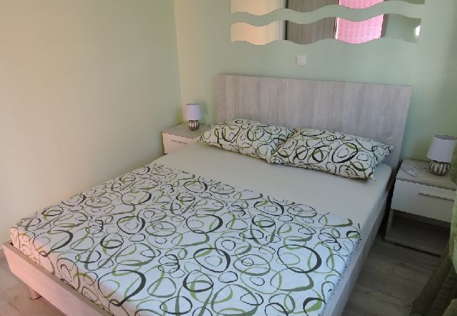 Апартаменты на Biograd na moru - Апартаменты для отдыха в Биограде-на-Мору с балконом, кондиционером, Wi-Fi (4269-3) Апартаменты на Biograd na moru - Апартаменты для отдыха в Биограде-на-Мору с балконом, кондиционером, Wi-Fi (4269-3)